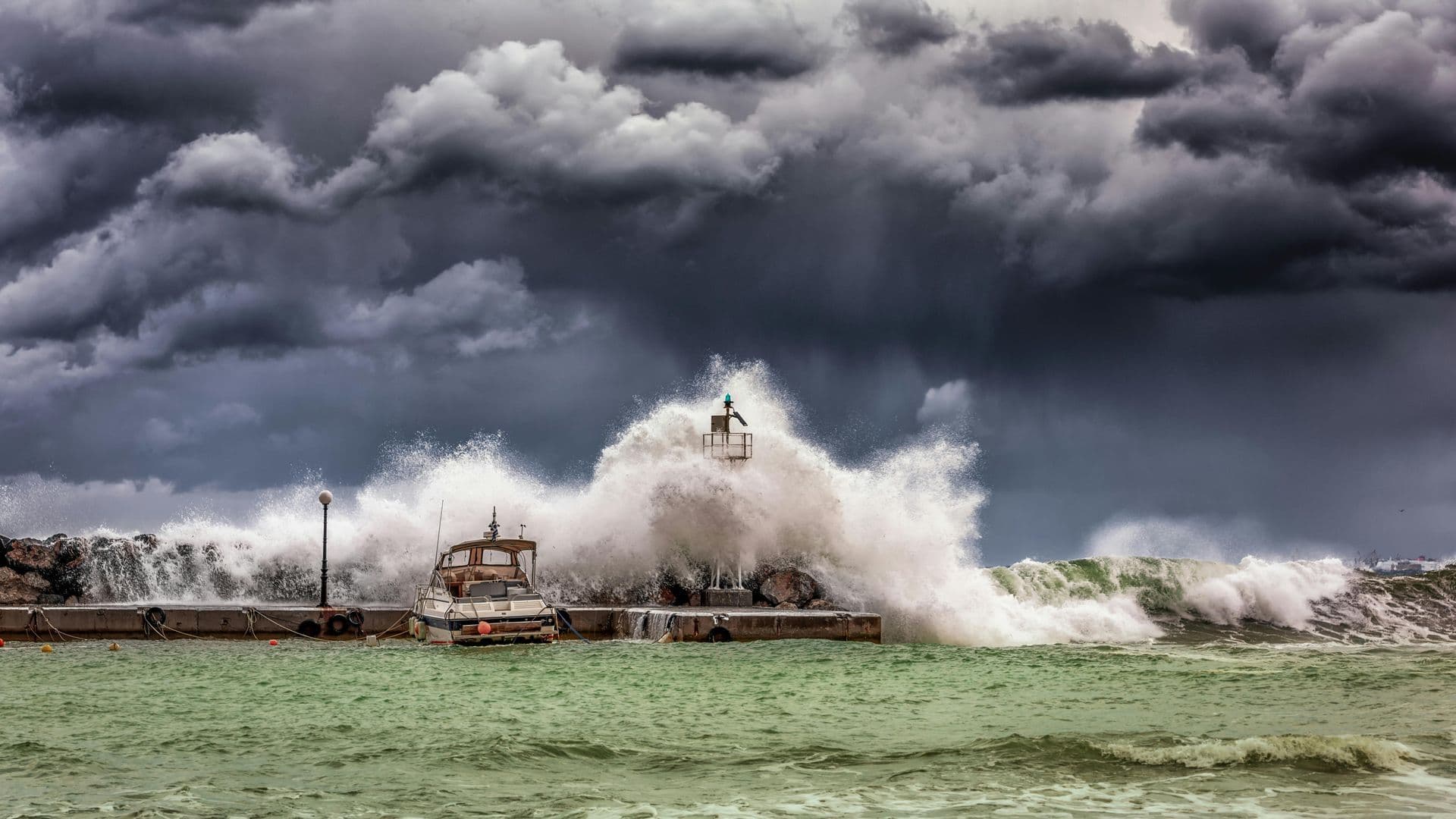Quanto Costa una Polizza per Eventi Catastrofali? Analisi dei Premi e Fattori di Costo
